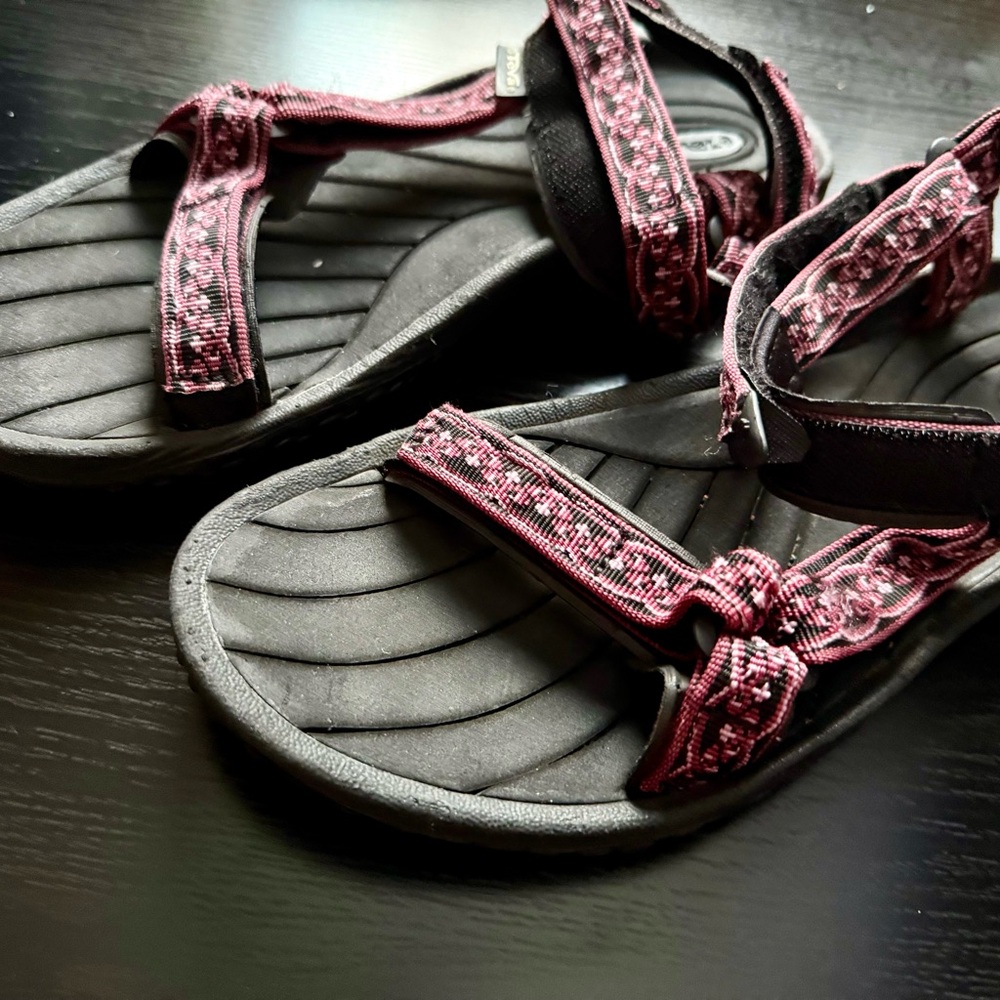 Teva Hiking Sandals Women 9.5 Black Red Strap Sport Outdoor - Picture 3 of 6
